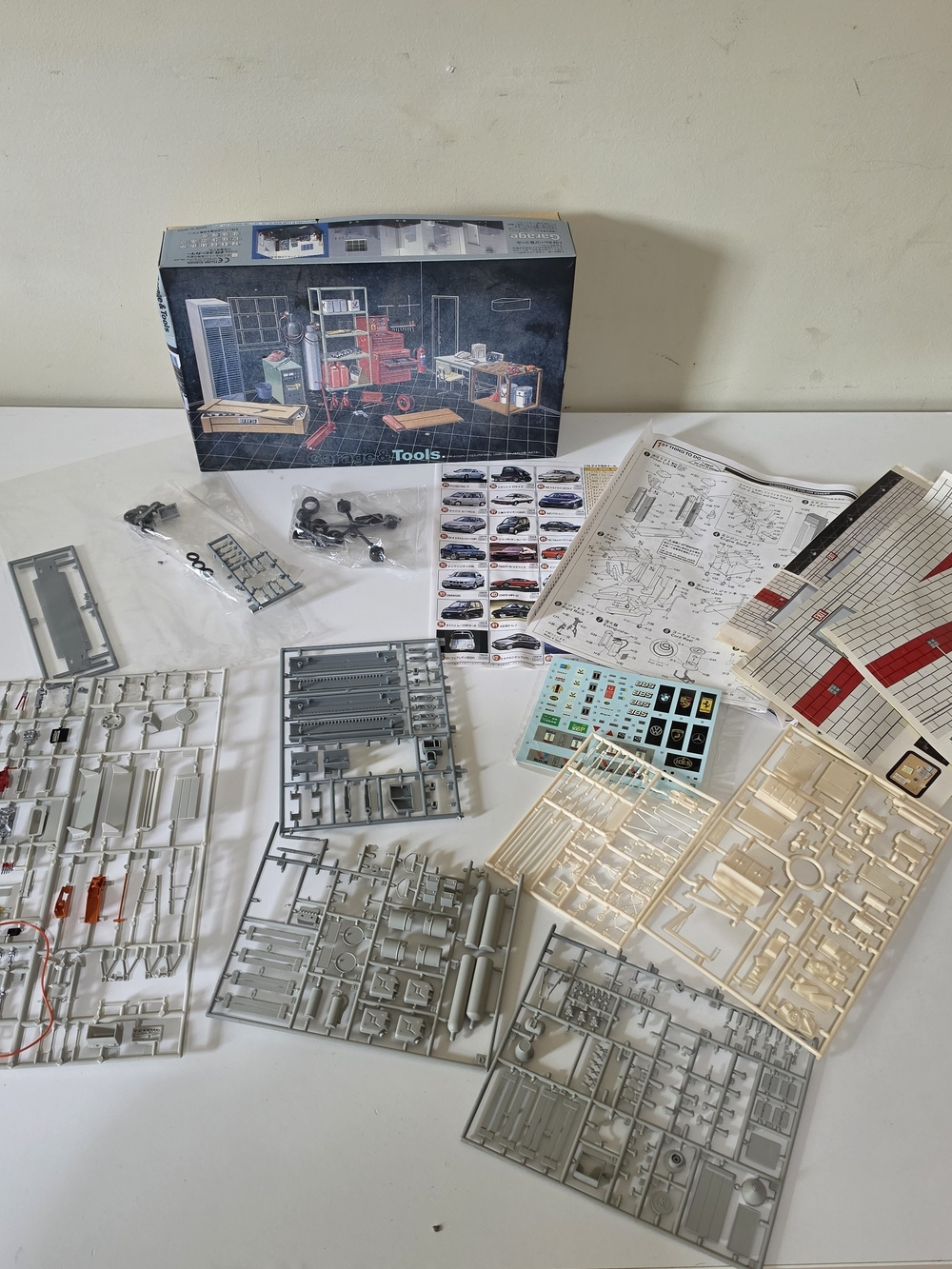 Fujimi Garage & Tools Diorama Plastic Model Kit Unassembled Multicolor 11032